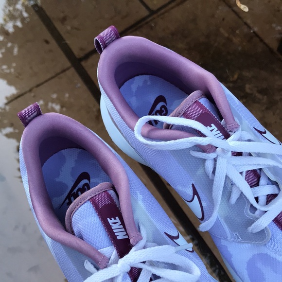 Nike Golf Shoes - Picture 3 of 9